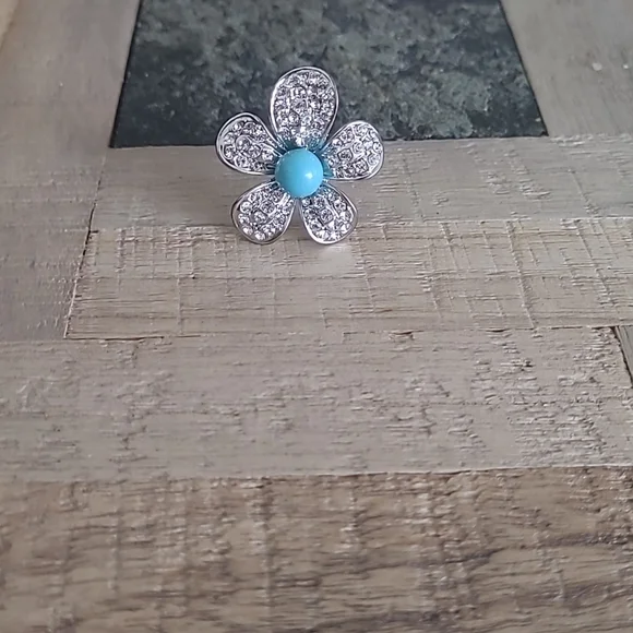 Flower Ring Size 9 - Picture 2 of 7